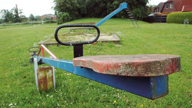Neue Geräte und Umzäunung für Kinderspielplatz