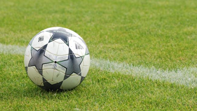 Frauen und Mädchen treten in Hage an