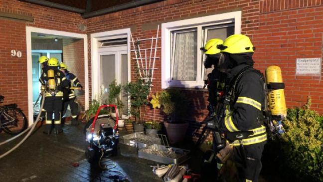 40 Feuerwehrleute löschen Zimmerbrand