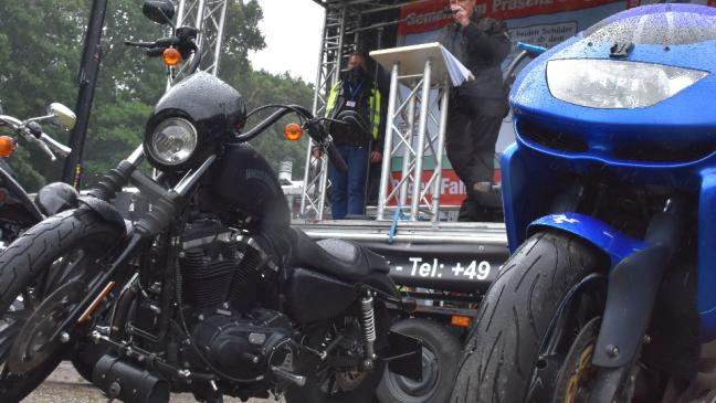 4000  Motorradfahrer demonstrieren gegen Fahrverbote