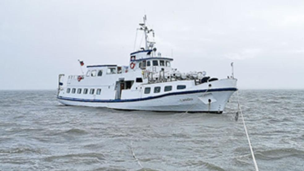 Die »Flinthörn« wurde mit dem Seenotrettungsboot »Secretarius« von den Seenotrettern der DGzRS-Station Langeoog nach Langeoog geschleppt. © Foto: Die Seenotretter – DGzRS
