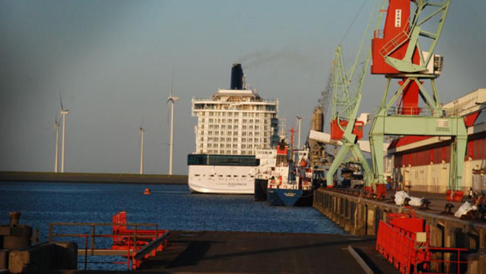 Am Sealane-Terminal im niederländischen Eemshaven wird nun doch keine Fähre nach Schottland ablegen. © Archivfoto: Kuper