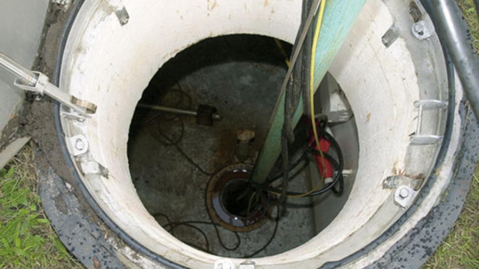 Blick in die Tiefe: So sah der Schacht von Brunnen 6 bei einer früheren Sanierung aus. © Archivfoto: Hoegen