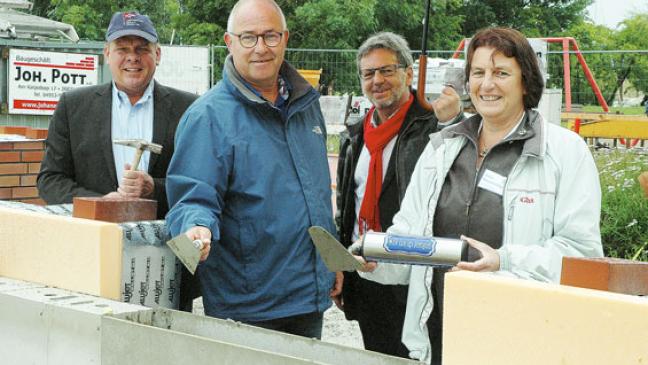 Segler mit Neubau auf Kurs