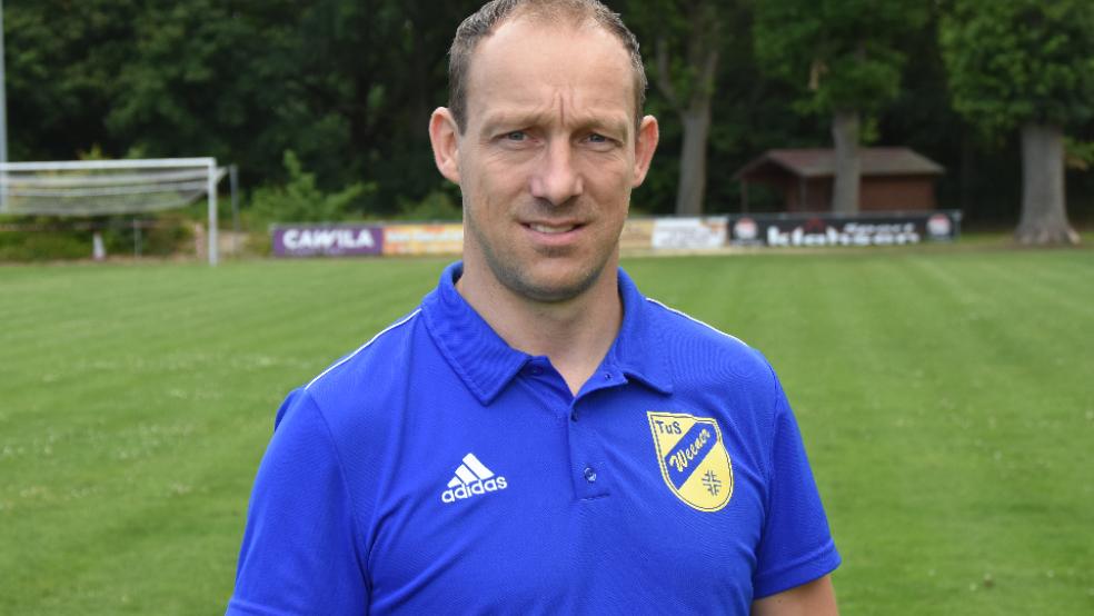Bernhard Lübbers hört als Trainer beim TuS Weener auf, verlässt den Verein aber trotzdem nicht. © Foto: Hilbrands