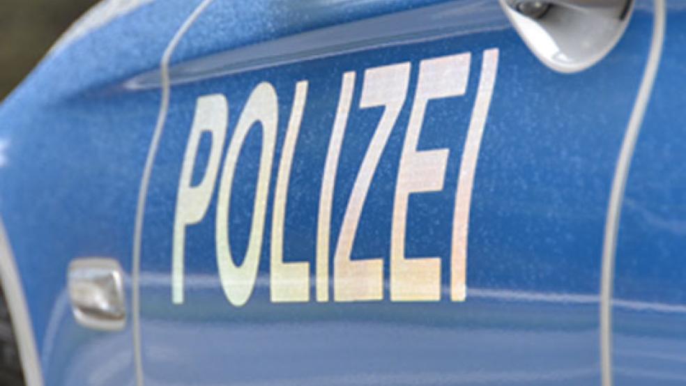 Die Polizei ermittelt wegen der versuchten Sprengung eines Geldautomaten in einer Bankfiliale in Petkum. © Foto: Polizei