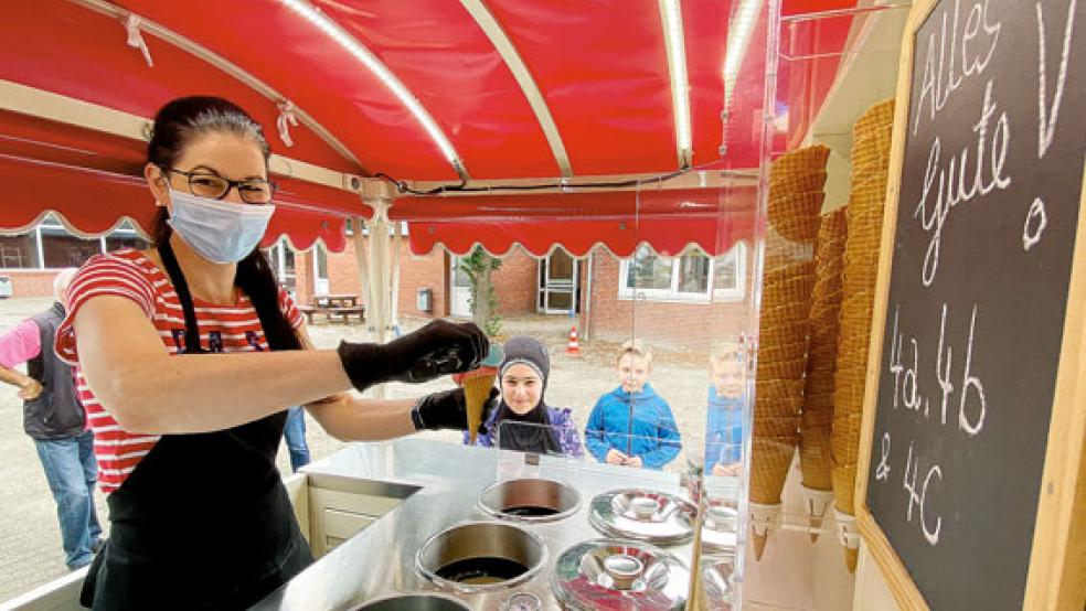 Vanessa Karafotius versorgte die Schüler mit coolen Leckereien. © Foto: Hanken