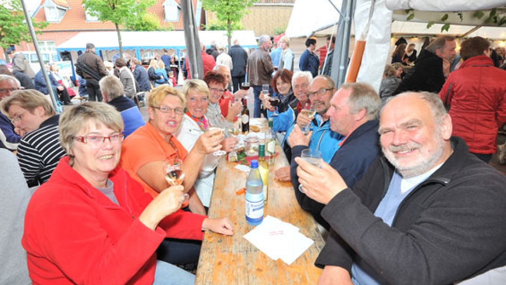 Das Weinfest am Alten Hafen in Weener, hier ein Bild aus dem Juli 2012, fällt in diesem Jahr Corona-bedingt aus. © Foto: Archiv