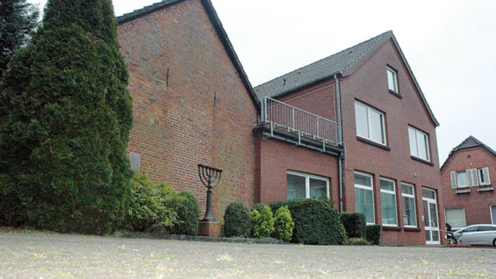 Das frühere Rabbinerhaus und die dahinter liegende ehemalige jüdische Schule sowie der benachbarte Standort der 1938 niedergebrannten Synagoge an der Westerstraße in Weener sollen wieder zu einem kulturellen Treffpunkt werden. © Foto: Szyska