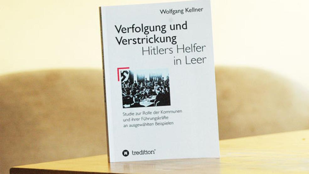 In seinem Buch »Verfolgung und Verstrickung - Hitlers Helfer in Leer« schildert der ehemalige Leeraner Bürgermeister Wolfgang Kellner, wie es kurz nach der Machtübernahme zu einer Verhaftungswelle von Regimegegnern kam. © Foto: Szyska