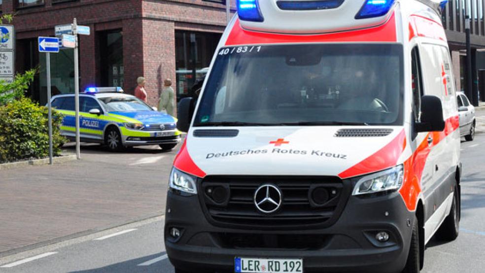 Der Rettungsdienst brachte die 35-jährige Radfahrerin in ein Krankenhaus. © Foto: Wolters