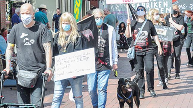 Mahnwache gegen Tierleid in Leer