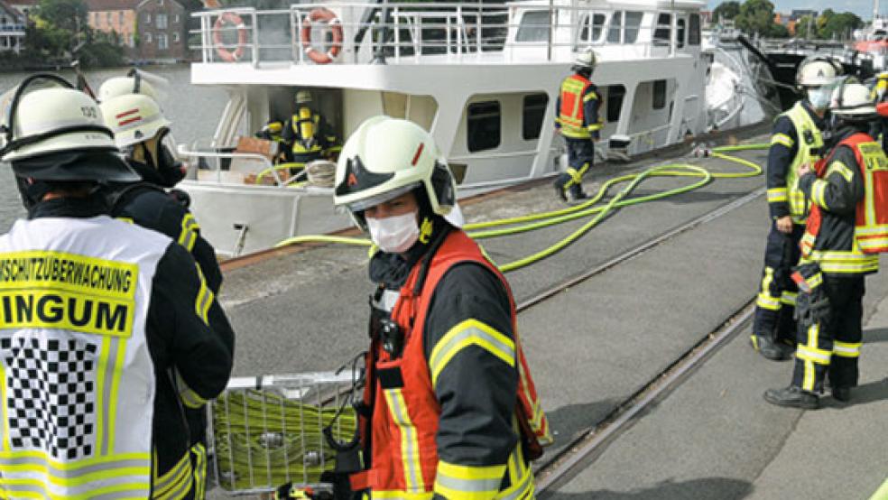 Im Maschinenraum eines Fahrgastschiffes brach gestern Nachmittag ein Feuer aus. Die Feuerwehr konnte den Brand schnell löschen. © Foto: Wolters