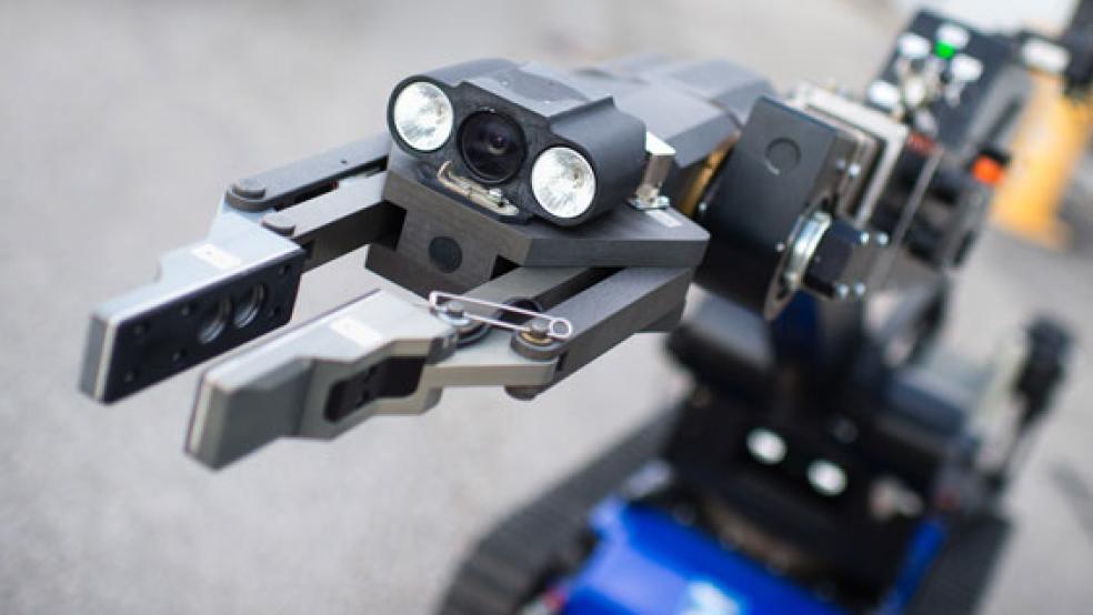 Zu einem spektakulären Polizeieinsatz mit einem ferngesteuerten Roboter zur Entschärfung von Sprengmitteln (Symbolbild) ist es heute Mittag in Steenfelde gekommen. © Symbolfoto: Balk (dpa)