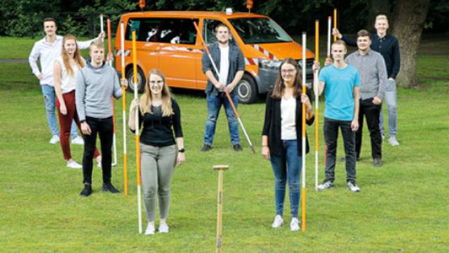 Vermessungstechniker schließen Ausbildung mit Abstand ab