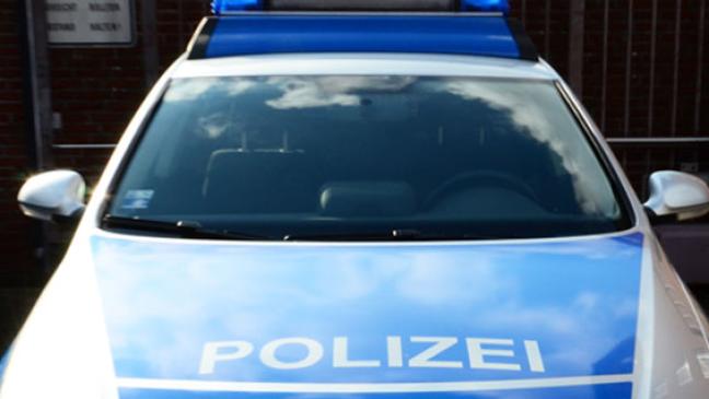 Betrunkener Radfahrer stürzt und schläft ein