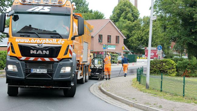 Neue Asphaltschicht auf dem Bunder Kirchring