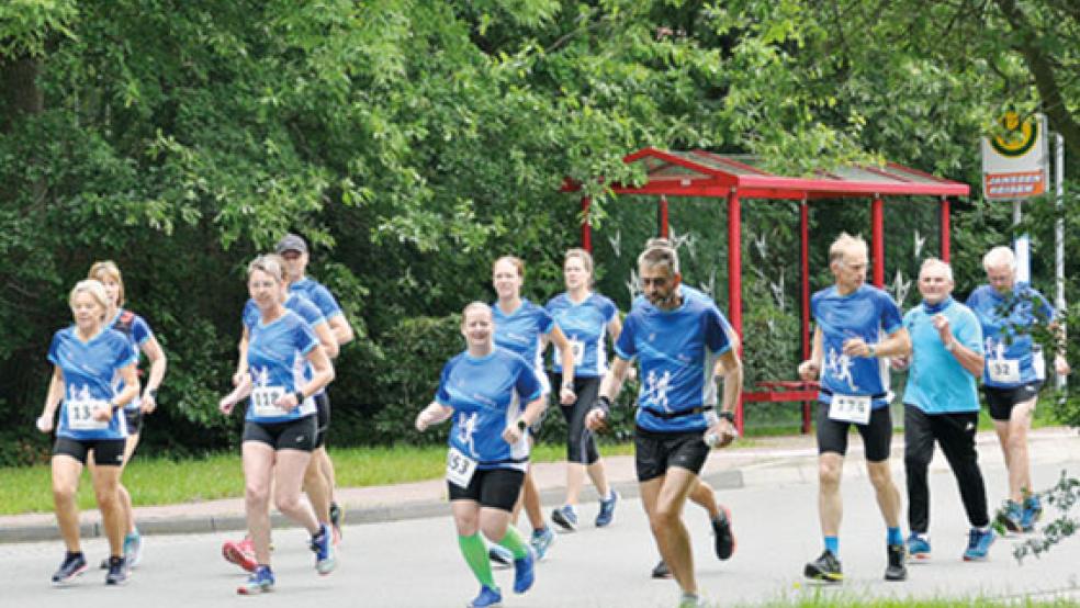 In Logabirum lief die Laufgruppe von Fortuna Logabirum mit zwölf Personen von der Mehrzweckhalle in der Feldstraße los. © Foto: Wolters