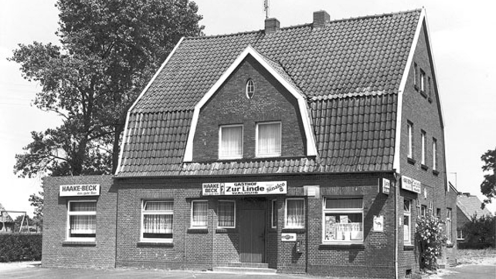 Diese historische Aufnahme aus dem RZ-Archiv stammt aus der Zeit, als Heinz Walhuis der Betreiber war. Damals hatte der Anbau noch keine Eingangstür. © Foto: www.sowasdat.rheiderland.de