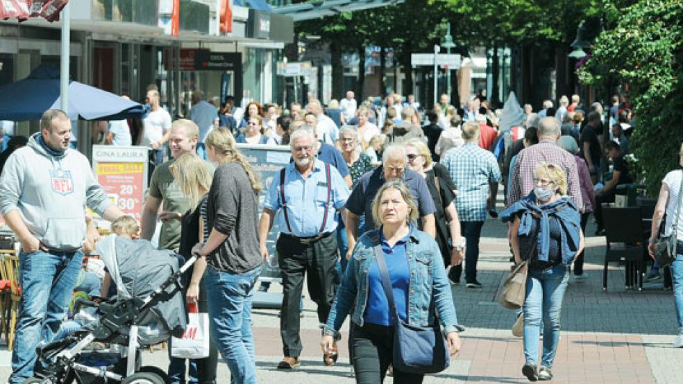 In der Innenstadt von Leer herrschte während des verkaufsoffenen Sonntags großer Andrang. © Foto: Wolters
