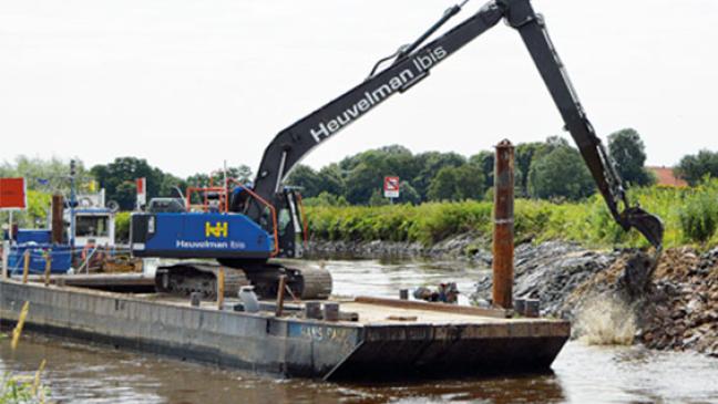 Deiche an der Leda werden mit Schlick repariert