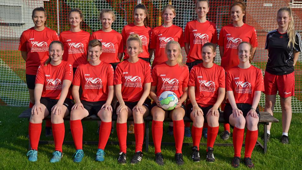 Die Mannschaft der SG Leer 04/Bingum ist Meister in der Ostfrieslandklasse A geworden und spielt in der kommenden Saison in der aufgeteilten Ostfrieslandliga. © Foto: Bruins