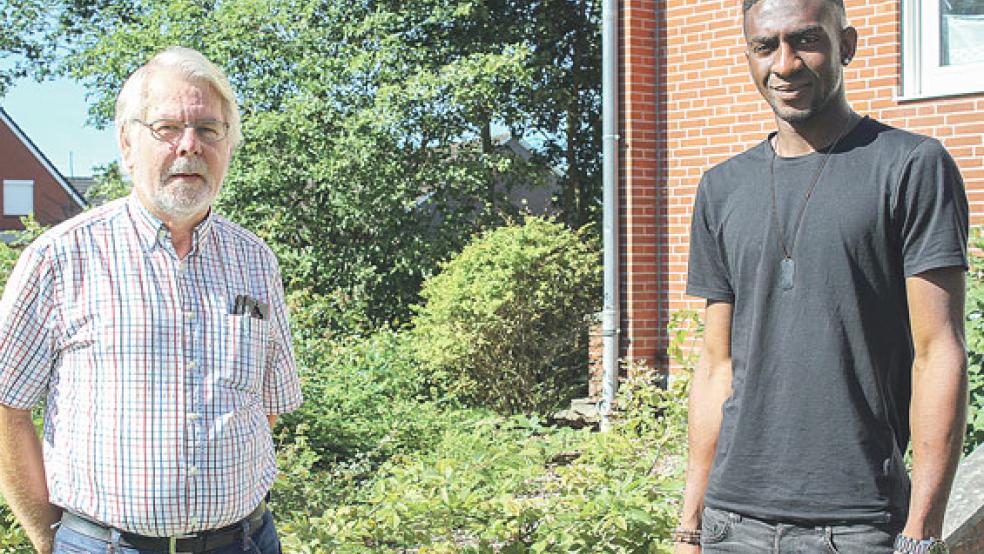 Yaya Berete darf eine Stelle bei der Firma Wildeboer nicht antreten, weil sein Asylantrag abgelehnt wurde. Renhard Roelfsema möchte ihn bei seinem Gang vor die Härtefallkommission unterstützen. © Foto: Berents