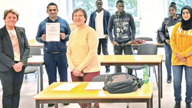 Geflüchtete absolvieren Kurs für Grundkenntnisse
