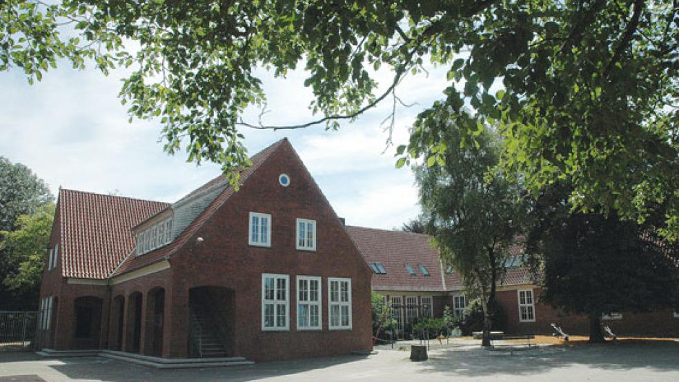 In der Grundschule in Jemgum wird übergangsweise für zunächst zwei Jahre ein Raum für die Betreuung einer Gruppe aus dem Kindergarten in Midlum genutzt.  © Foto: Szyska