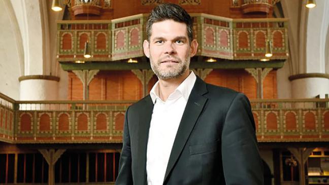 Thorsten Ahlrichs spielt die Orgel