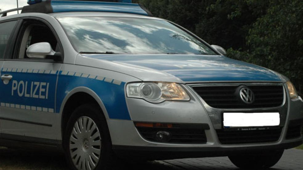 Nach einem Unfall in Großheide ist gestern Abend ein Auto komplett ausgebrannt. Der Fahrer konnte gerettet werden.  © Foto: RZ-Archiv