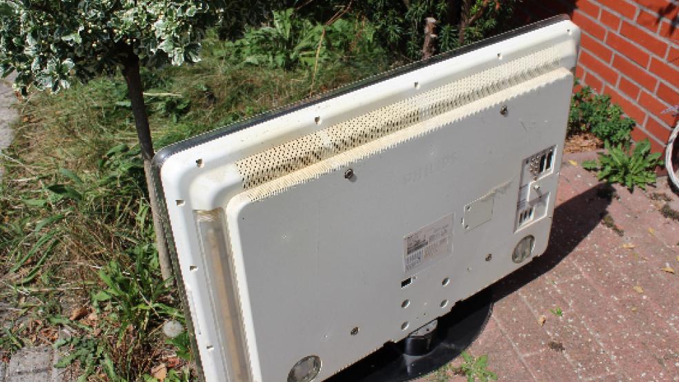 Aus diesem Fernseher schlugen plötzlich Flammen. © Feuerwehr