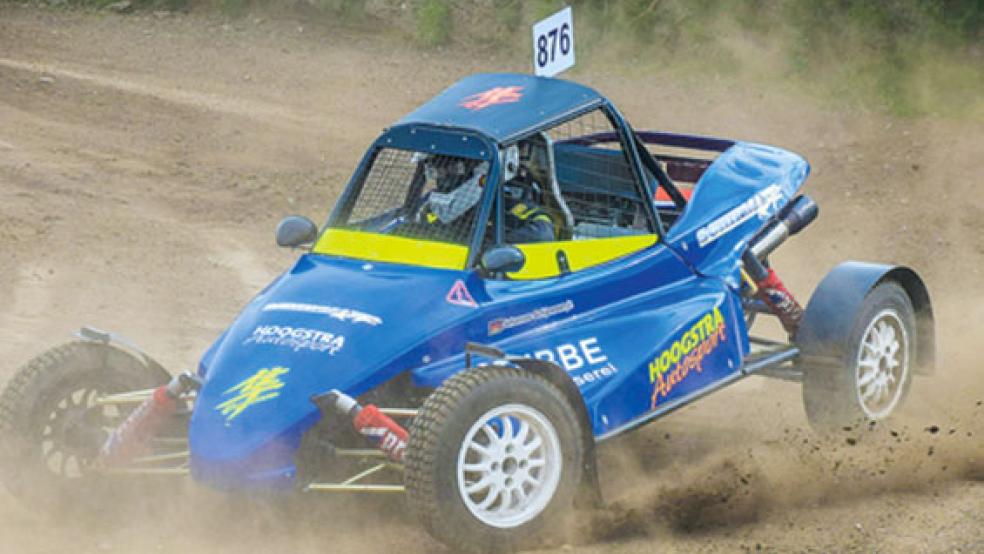 Johannes Schipman fährt begeistert Autocross. Das Felgensystem für seine Autos hat er selber entwickelt. © Foto: privat
