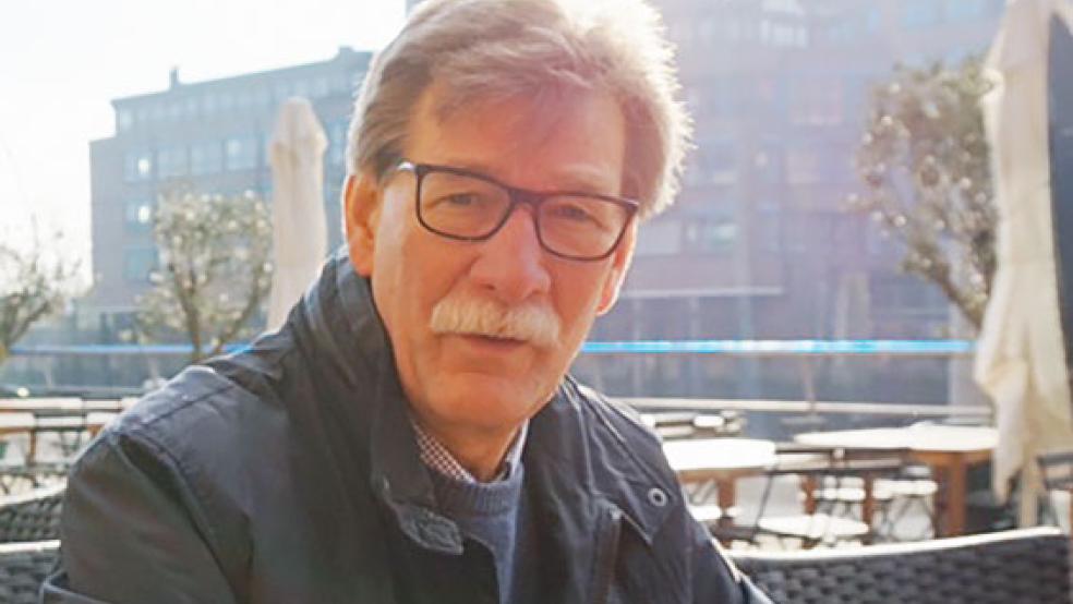 Bernd Schmidt, Schriftwart des Seglervereins Weener, beklagt die Verschlickung des Weeneraner Hafens. © Foto: privat