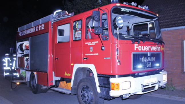 Kleines Feuer  auf Privatweg