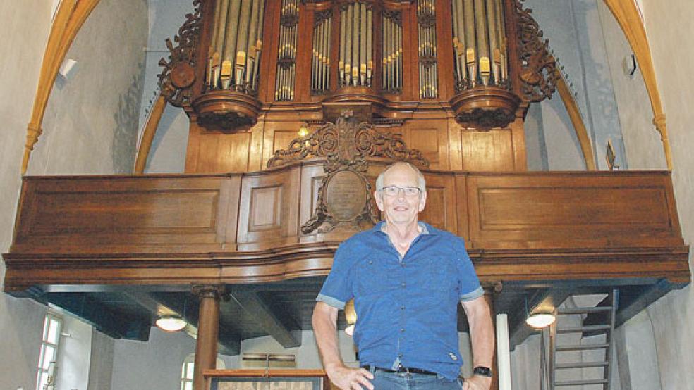 Hensen Trenning freut sich, dass in der Magnuskirche zu Bellingwolde am 13. September bei einem festlichen Konzert zum ersten Mal die restaurierte »Schnitger-Freytag«-Orgel vor Publikum erklingen wird. © Fotos: Kuper/privat