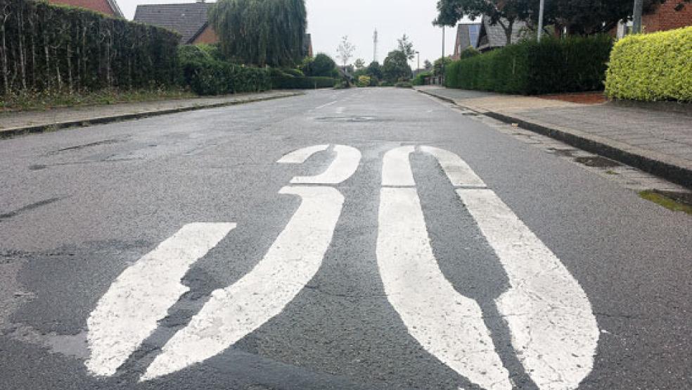 Der Verkehr hat auch auf der Pannebakerstraße in Weener in den vergangenen Jahren deutlich zugenommen.  © Foto: Boelmann 