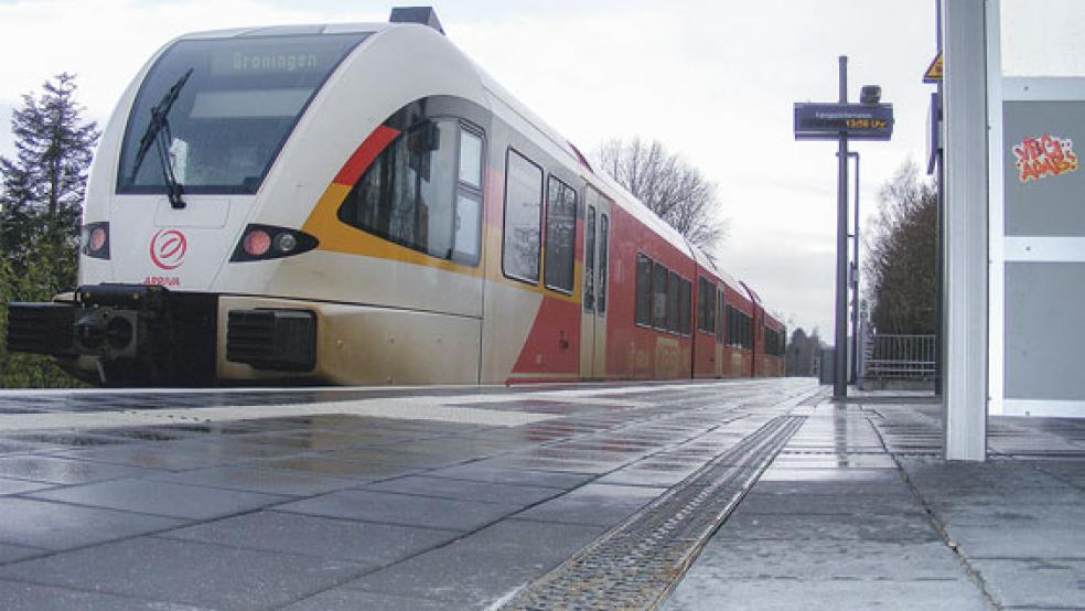 Nachdem der Bahnsteig in Weener bereits seit Ende vergangenen Jahres barrierefrei ist, soll das in Kürze auch für die Zuwegung von der Wiesenstraße aus gelten. © Foto: Szyska
