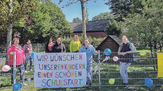 Kindergarten-Team grüßt Erstklässler