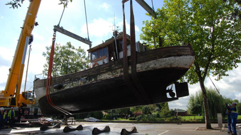 Die Vorgänge um den Kutter »Miltiades«, der am 28. August mit einem Kran aus dem Hafen von Weener geholt wurde, lassen auch den SPD-Ortsverein Weener-Kirchborgum nicht kalt. © Foto: Hoegen