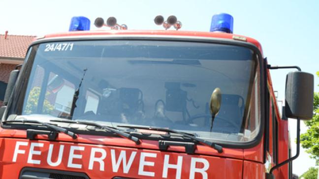 Feuerwehr im Einsatz: Patient aus Haus geholt