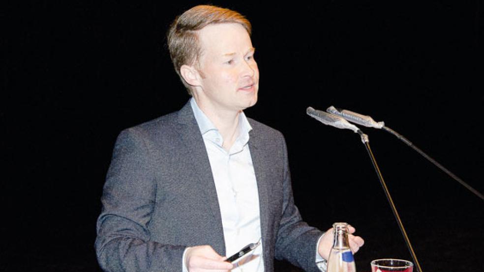 Lars Heidemann erläuterte Schülerinnen und Schülern der BBS II mögliche Auswirkungen des »Brexit« für ostfriesische Firmen. © Foto: VHS