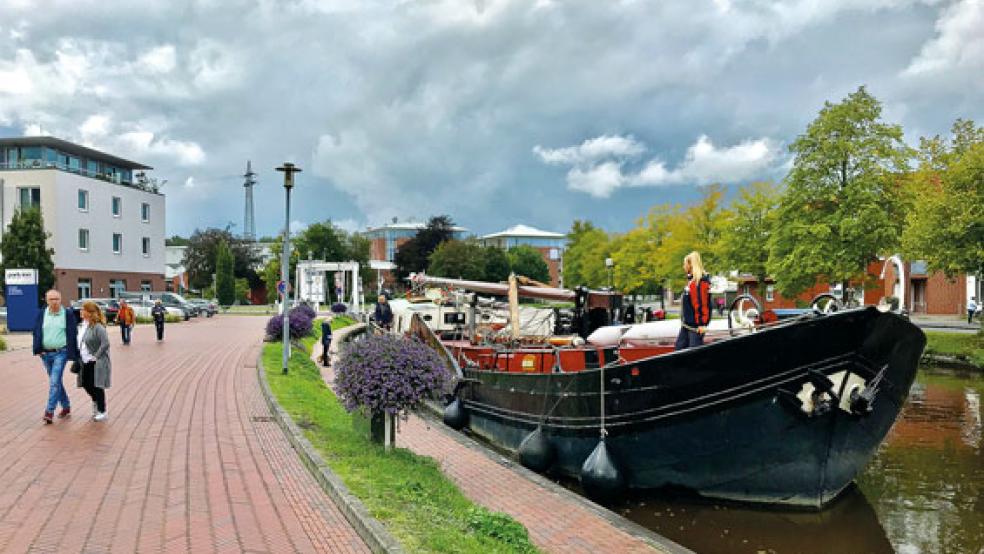 Am Sonntagnachmittag legte die »Gertrud« für das Winterlager in Papenburg am Hauptkanal vor der Alten Drostei an. © Foto: privat