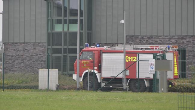 Arbeiter stürzt in Schacht