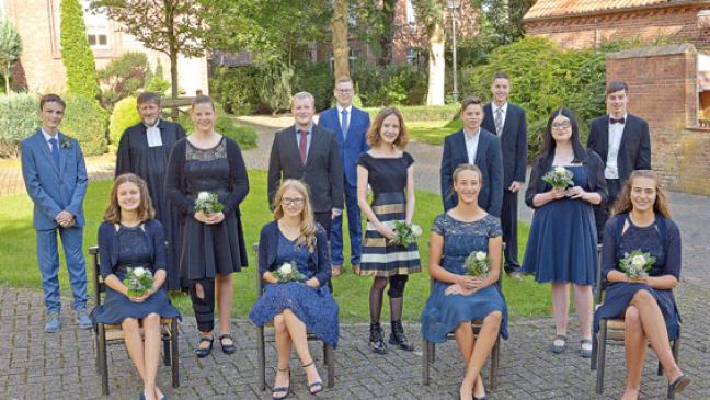 Gottes Segen auf allen Wegen für 13 Konfirmanden