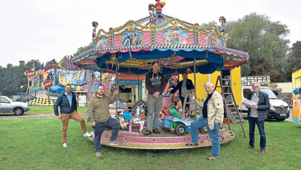 Es ist hergerichtet: Für einen Besuch des »Bliede Parks« werben (von links) Rüdiger Barten, Patrick Alberts, Timo und Theo von Halle, Karl-Heinz Langenscheidt und Jonny Eden. © Foto: Müller