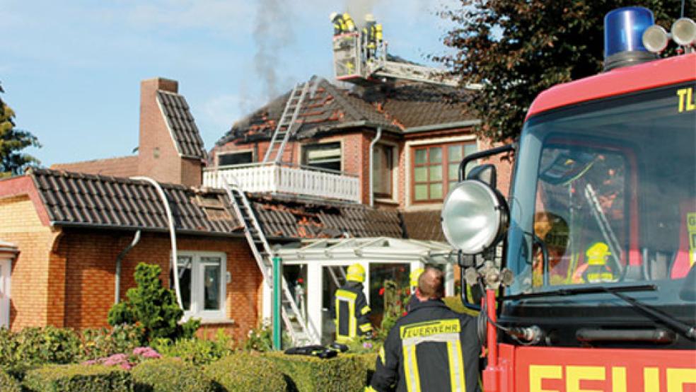 Die Feuerwehr war mit rund 70 Einsatzkräften und zwölf Fahrzeugen vor Ort. © Foto: Feuerwehr