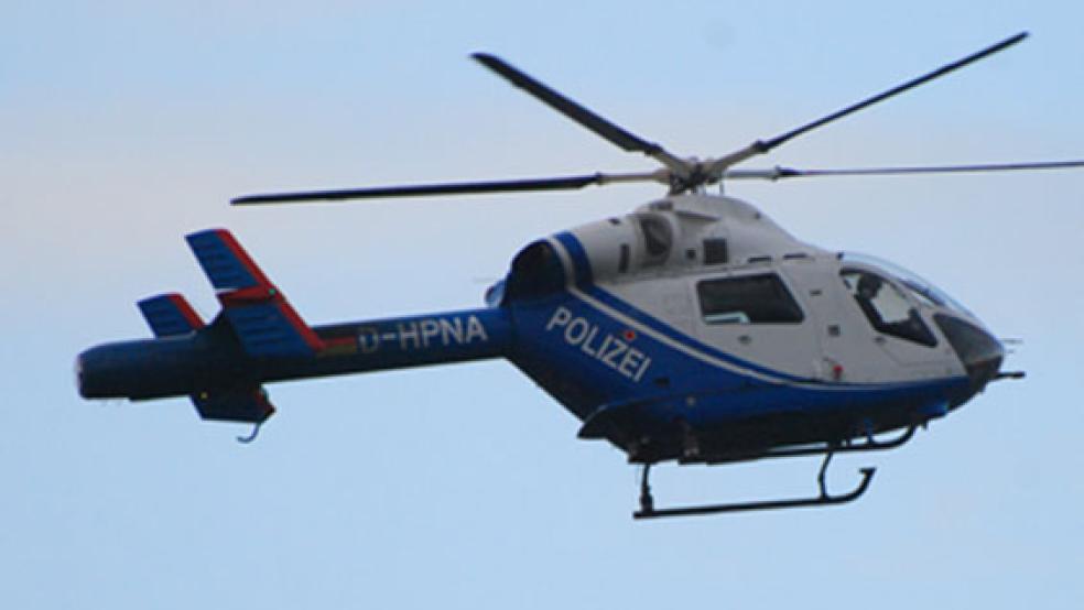 Die Polizei suchte unter anderem mit einem Hubschrauber nach den flüchtigen Männern. © Symbolfoto: Hanken