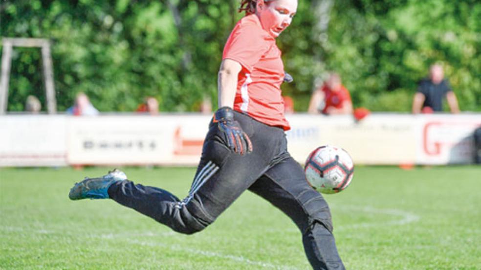 Annika Hüncke vertrat am Sonntag die fehlende Stammtorhüterin der Jemgumerinnen, Aaltje Bachmann. © Foto: Bruins