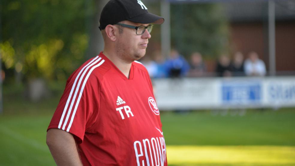Bundes Trainer, Matthias Schmidt, kann sich nun ganz auf das Spiel gegen den SV Holtland konzentrieren, weil die Partie gegen Loga ausfällt. © Foto: Born